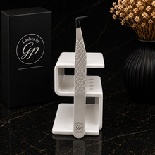 Charger l'image dans la galerie, LASHES BY GP PINCE MÉGA VOLUME BLANCHE À POINTE EN FIBRE