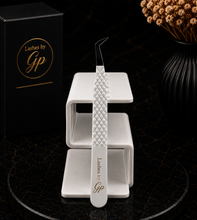 Charger l'image dans la galerie, LASHES BY GP PINCE TOUT USAGE AVEC POINTE EN FIBRE BLANCHE